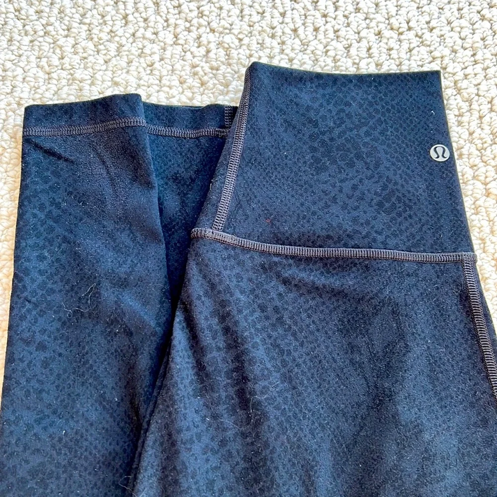 LULULEMON - Picture 1 of 3